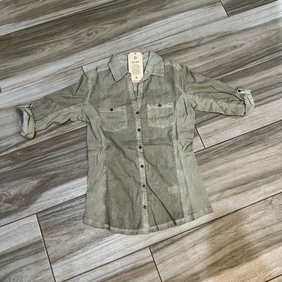 Elan Button Down Top - Picture 2 of 4
